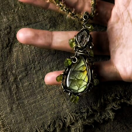 forest vein crystal marrow pendant