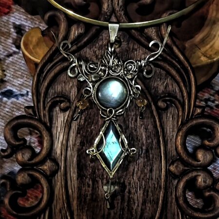 forest vein crystal marrow pendant